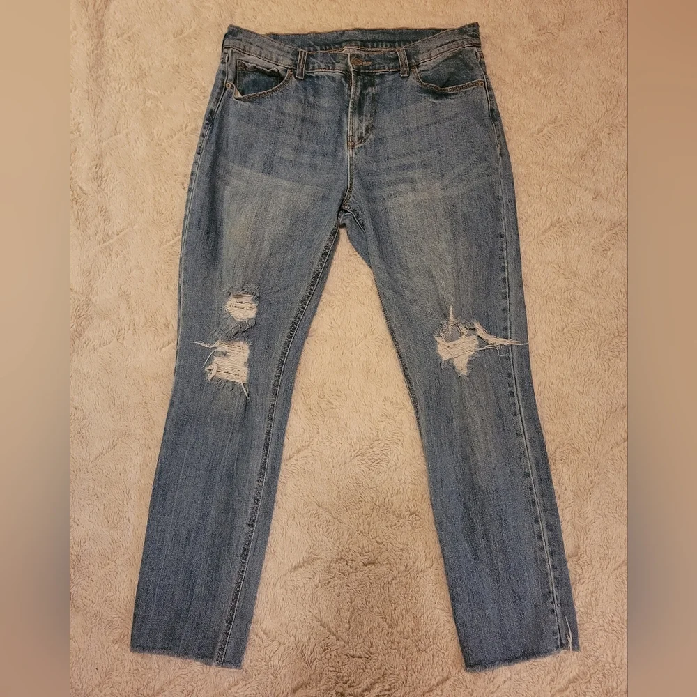 Old Navy Distressed Boyfriend Jeans - Picture 2 of 8